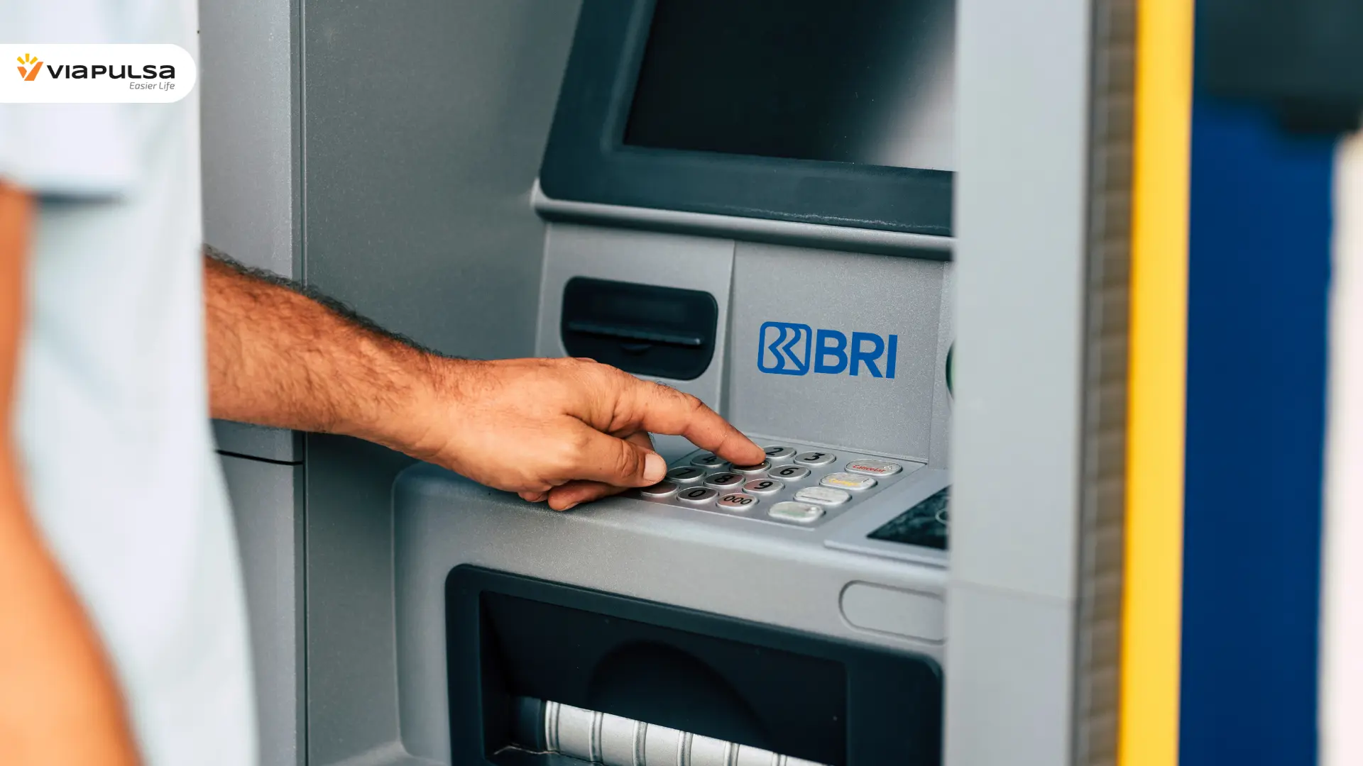 Mudah! 2 Cara Mengambil Uang di ATM BRI